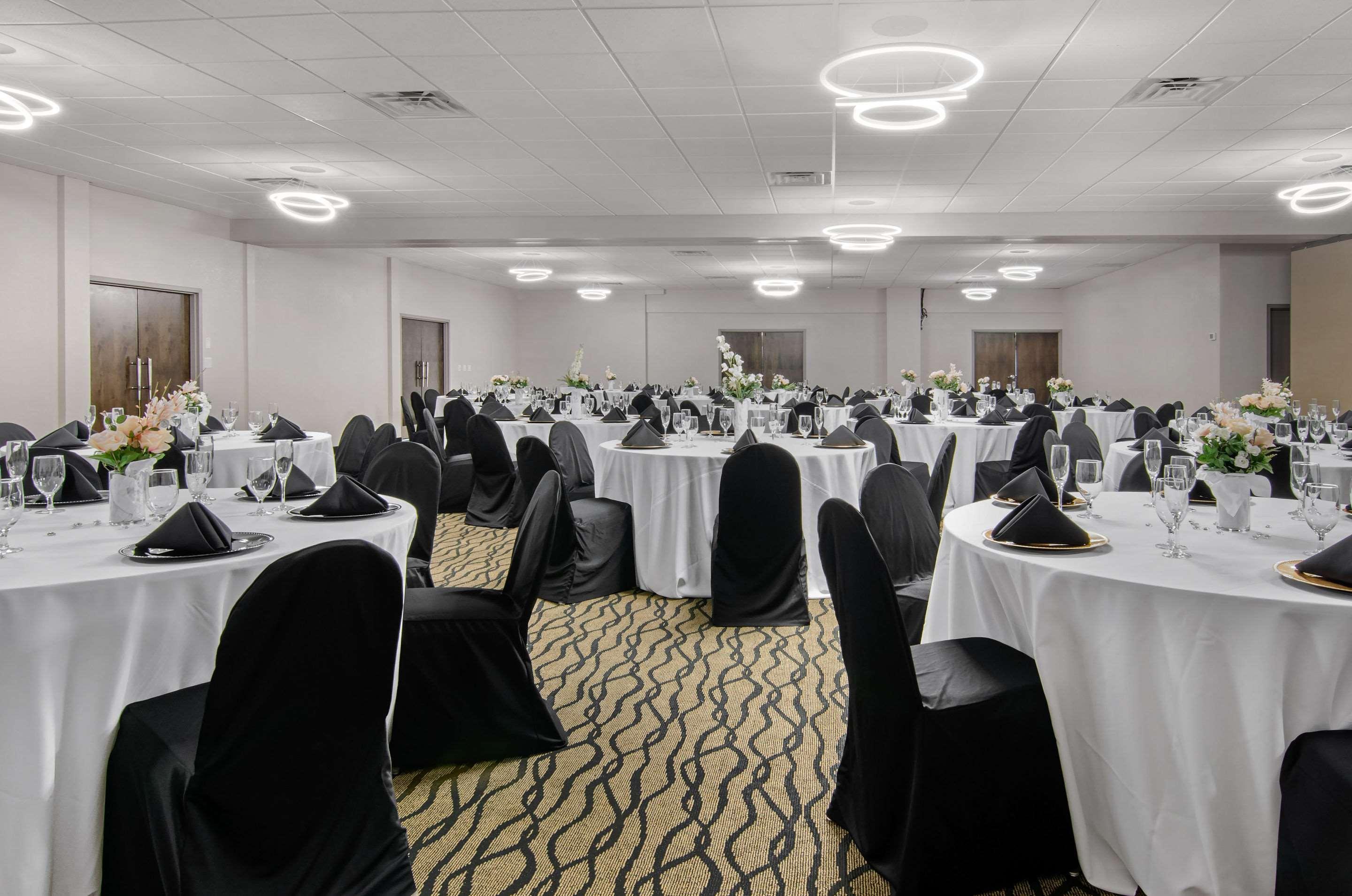 Knights Inn Емпория Екстериор снимка